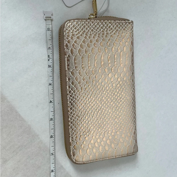 NWT - Charming Charlie Snake Skin Zip Around Wallet Gold Shimmering Clutch Bag - Picture 4 of 7
